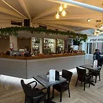 Pendulum Hotel 