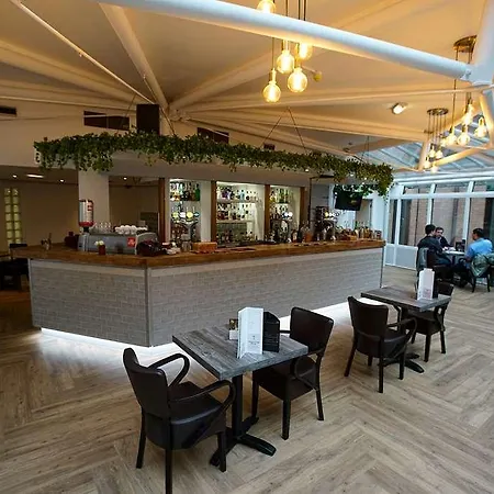 Pendulum Hotel 